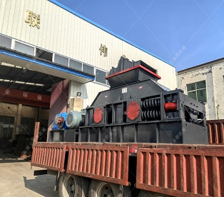 1208型單臺半自動(dòng)液壓對輥制砂機發(fā)貨圖片